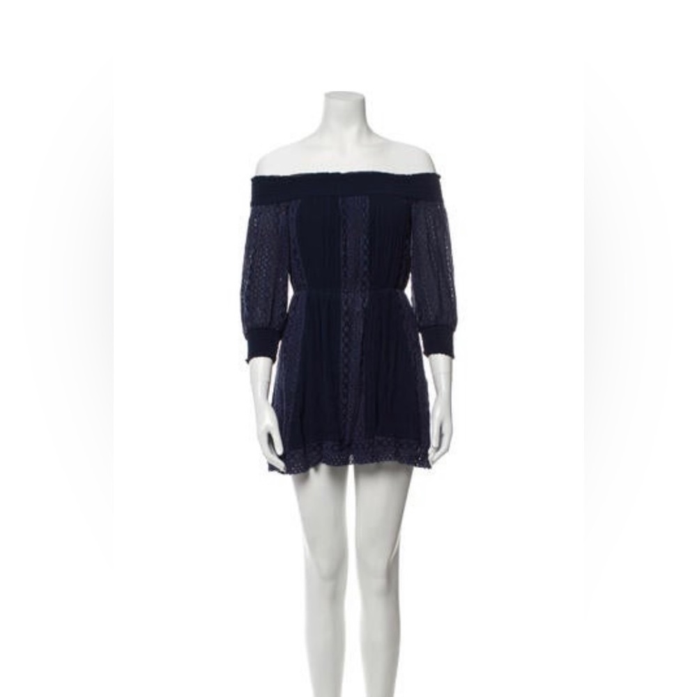 Alice + Olivia
Off-The-Shoulder Mini Dress
Size: XS
